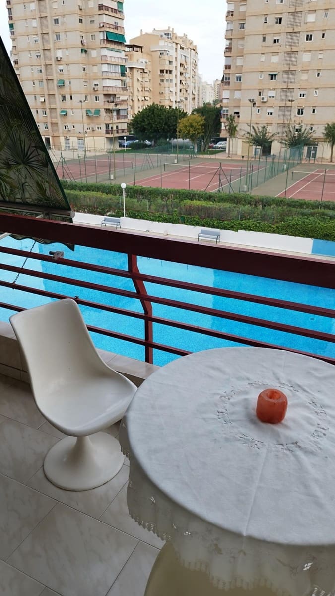 1 soveværelse Lejlighed til leje i Alicante by med swimmingpool - € 850 (Ref: 8634698)