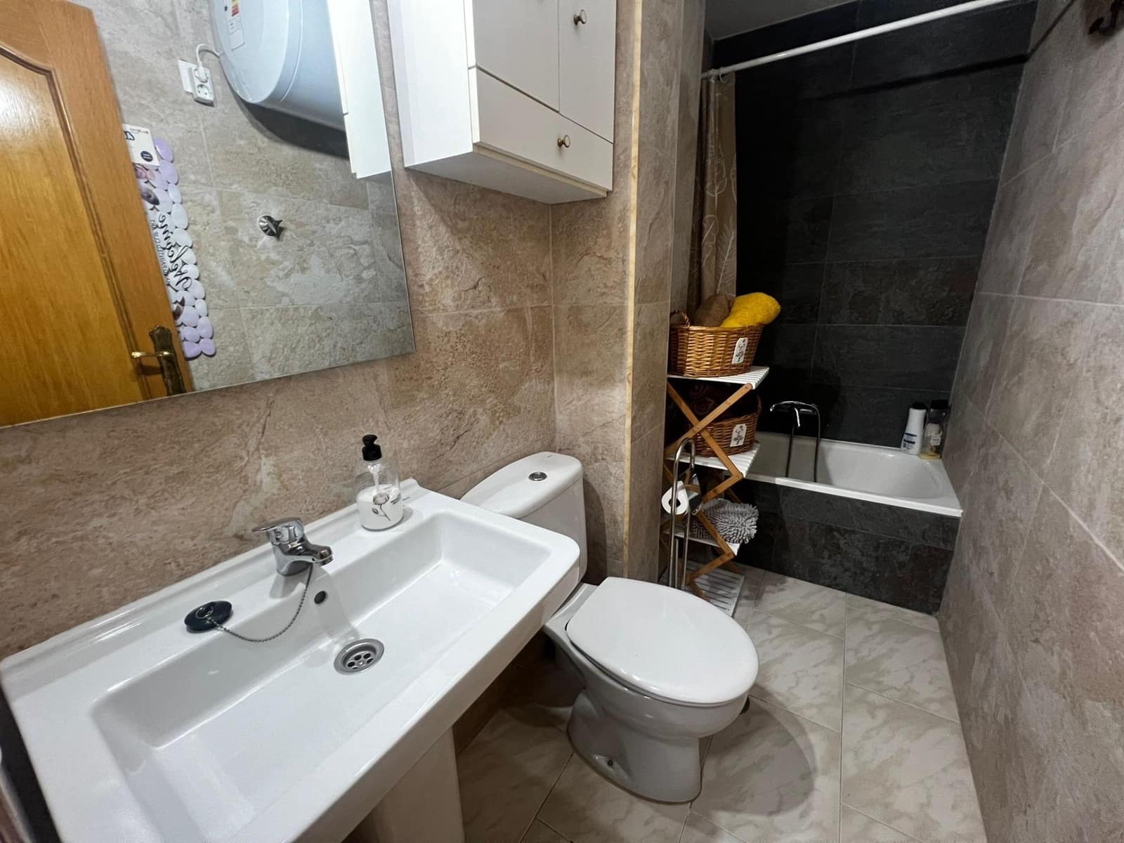 1 soveværelse Lejlighed til leje i Alicante by med swimmingpool - € 850 (Ref: 8634698)
