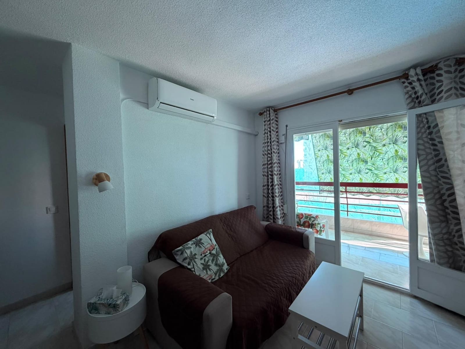1 soveværelse Lejlighed til leje i Alicante by med swimmingpool - € 850 (Ref: 8634698)