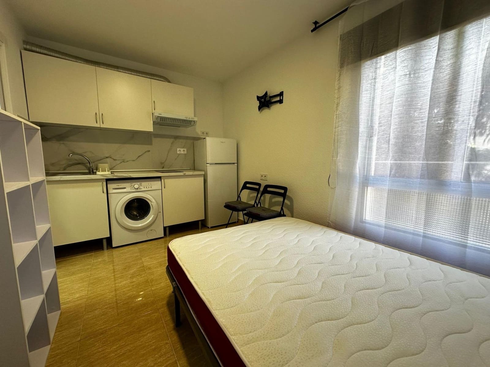 Studio til leie i Alicante by - € 500 (Ref: 8706966)