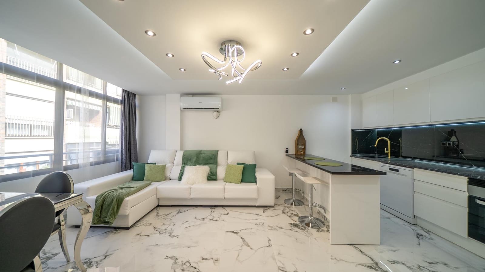 3 makuuhuone Huoneisto vuokrattavana paikassa Alicante kaupunki - 1 300 € (Ref: 8825259)