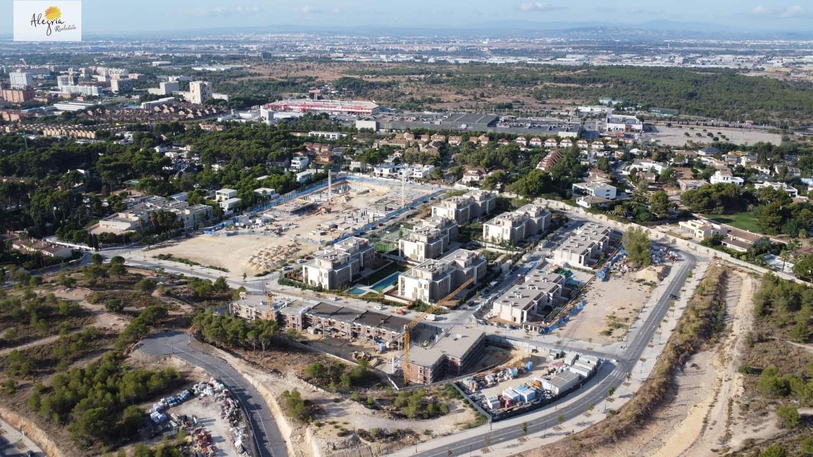 4 makuuhuone Rivitalo myytävänä paikassa Campolivar - 530 000 € (Ref: 8869881)