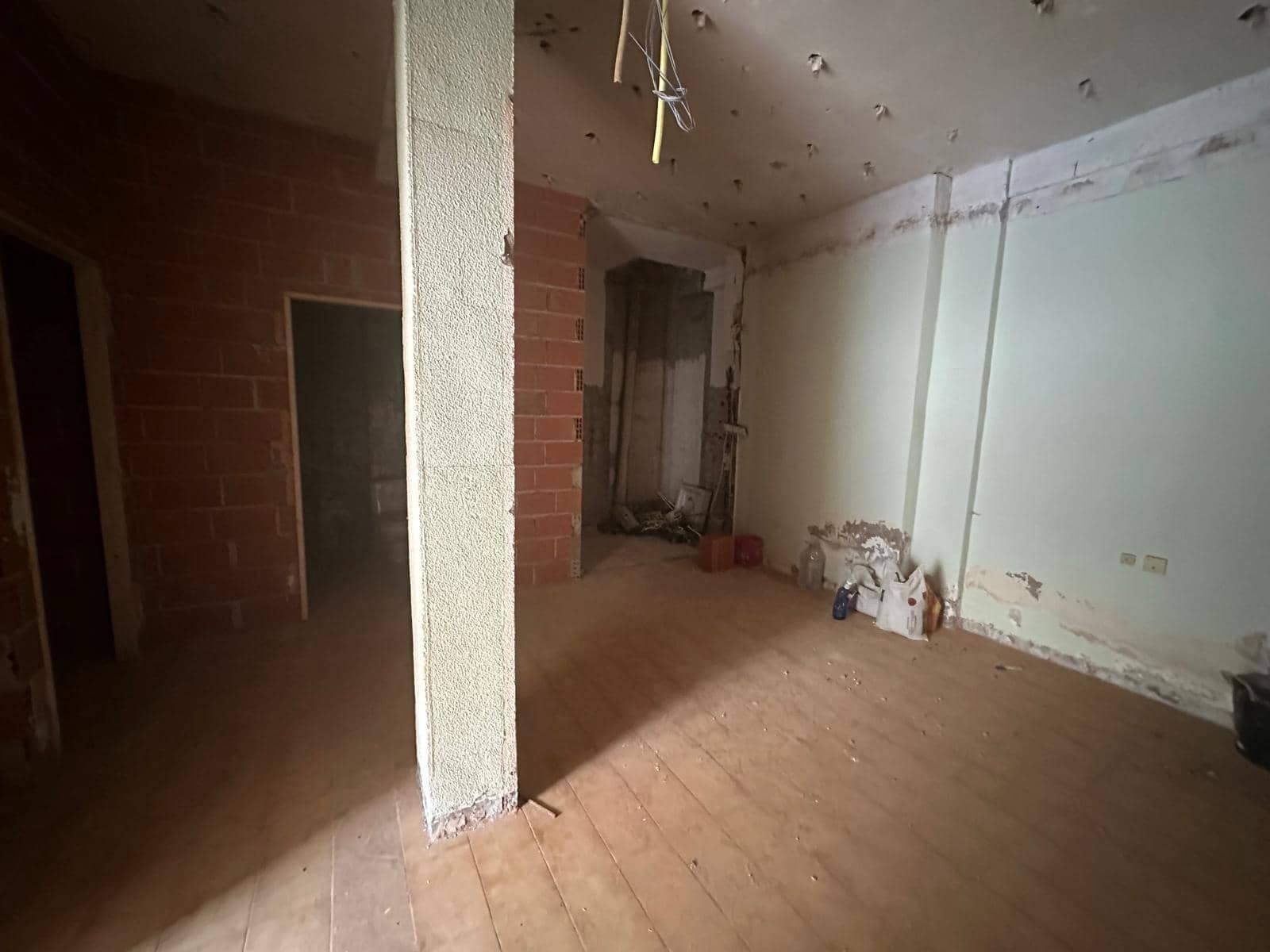 2 bedroom Commercial for sale in Alicante / Alacant city - € 99,000 (Ref: 8869883)