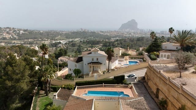 5 bedroom Villa for sale in Gargasindi, Calpe / Calp with pool garage - € 670,000 (Ref: 8880139)