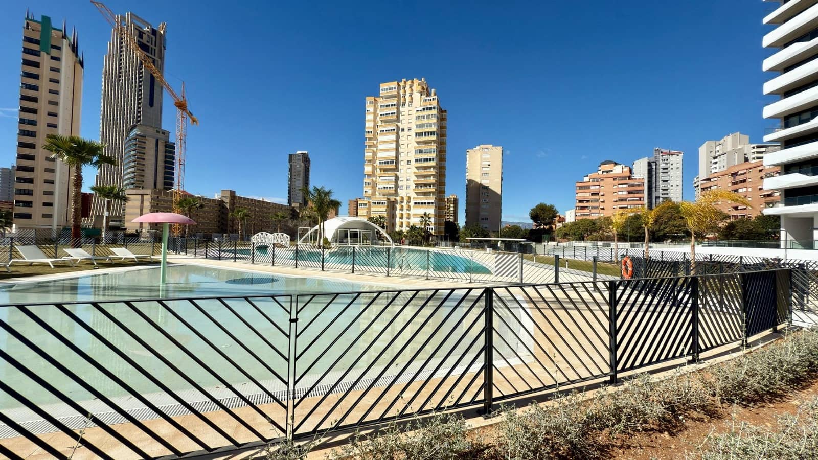 2 soverom Leilighet til leie i Benidorm med svømmebasseng - € 2 100 (Ref: 8886153)