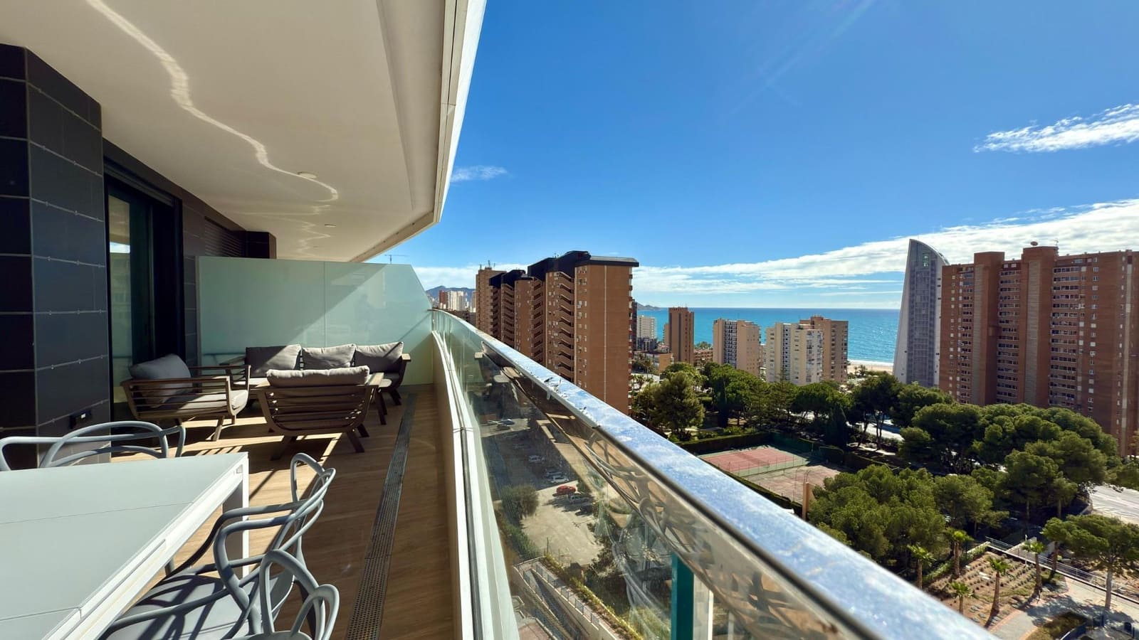 2 soverom Leilighet til leie i Benidorm med svømmebasseng - € 2 100 (Ref: 8886153)