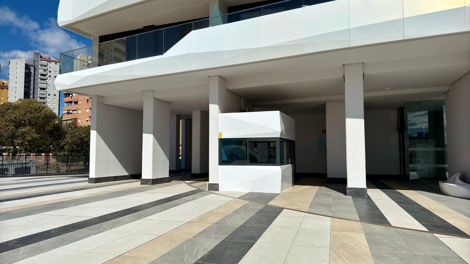 2 soverom Leilighet til leie i Benidorm med svømmebasseng - € 2 100 (Ref: 8886153)