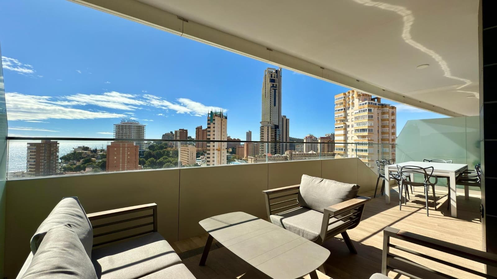 2 soverom Leilighet til leie i Benidorm med svømmebasseng - € 2 100 (Ref: 8886153)