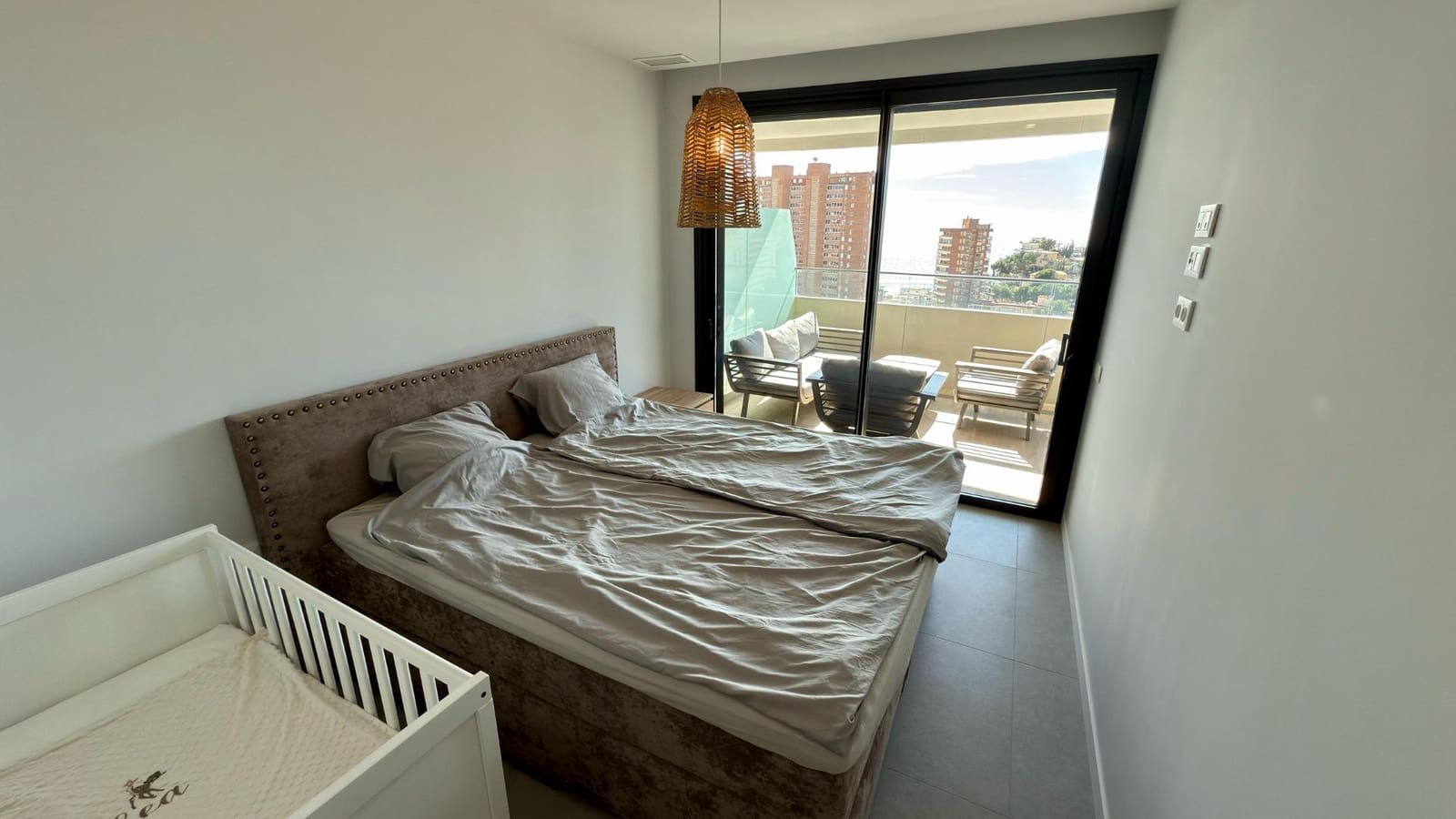 2 soverom Leilighet til leie i Benidorm med svømmebasseng - € 2 100 (Ref: 8886153)