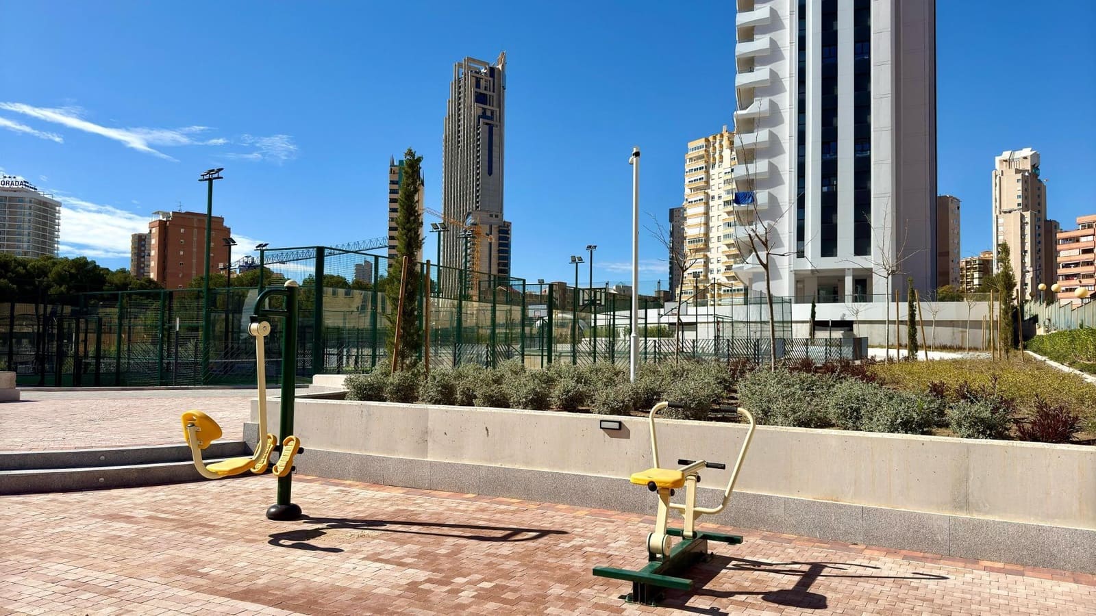 2 soverom Leilighet til leie i Benidorm med svømmebasseng - € 2 100 (Ref: 8886153)