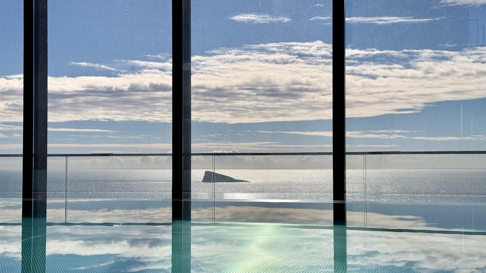 2 soverom Leilighet til leie i Benidorm med svømmebasseng - € 2 100 (Ref: 8886153)