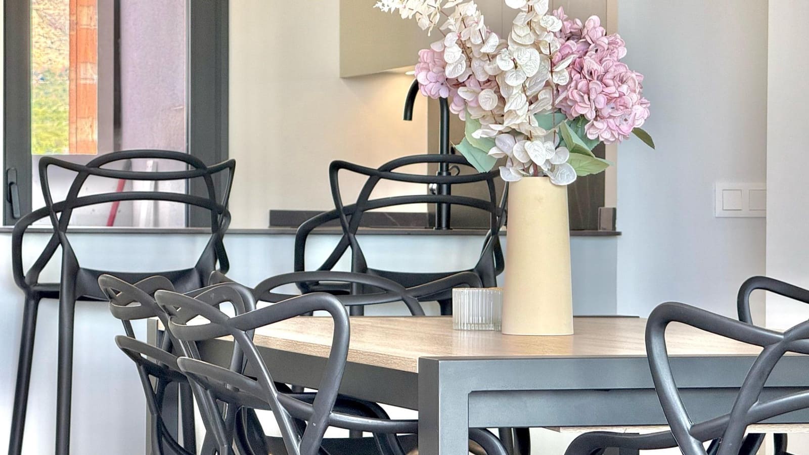 2 soverom Leilighet til leie i Benidorm med svømmebasseng - € 2 100 (Ref: 8886153)