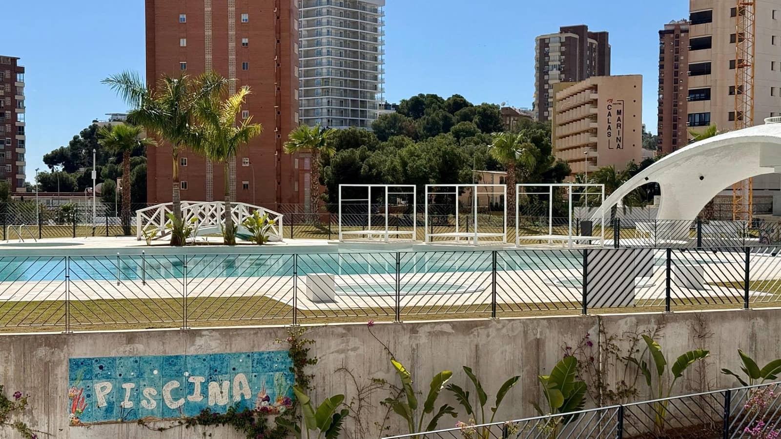 2 soverom Leilighet til leie i Benidorm med svømmebasseng - € 2 100 (Ref: 8886153)