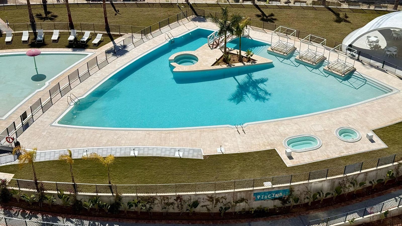 2 soverom Leilighet til leie i Benidorm med svømmebasseng - € 2 100 (Ref: 8886153)