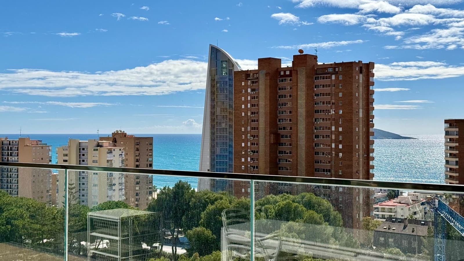 2 soverom Leilighet til leie i Benidorm med svømmebasseng - € 2 100 (Ref: 8886153)