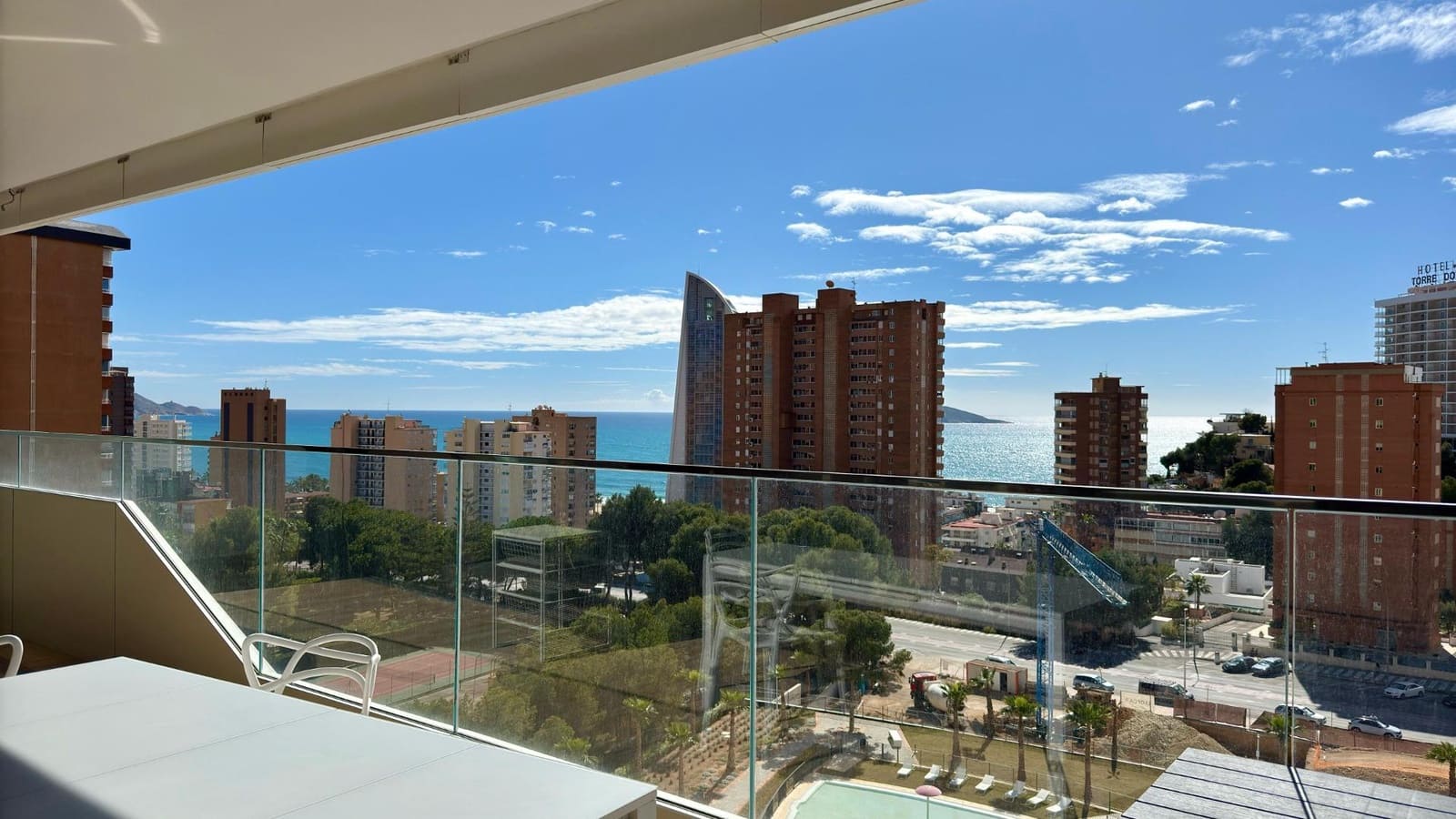 2 soverom Leilighet til leie i Benidorm med svømmebasseng - € 2 100 (Ref: 8886153)