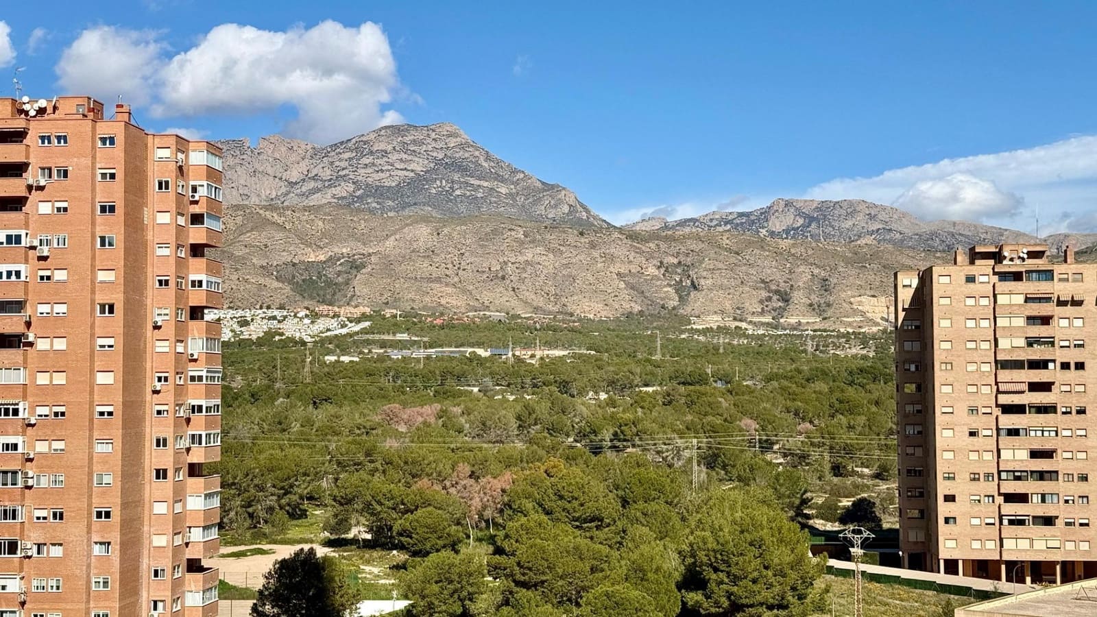 2 soverom Leilighet til leie i Benidorm med svømmebasseng - € 2 100 (Ref: 8886153)