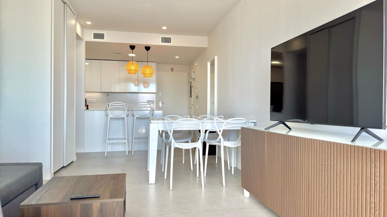 2 soveværelse Lejlighed til leje i Benidorm med swimmingpool - € 2.200 (Ref: 8886154)