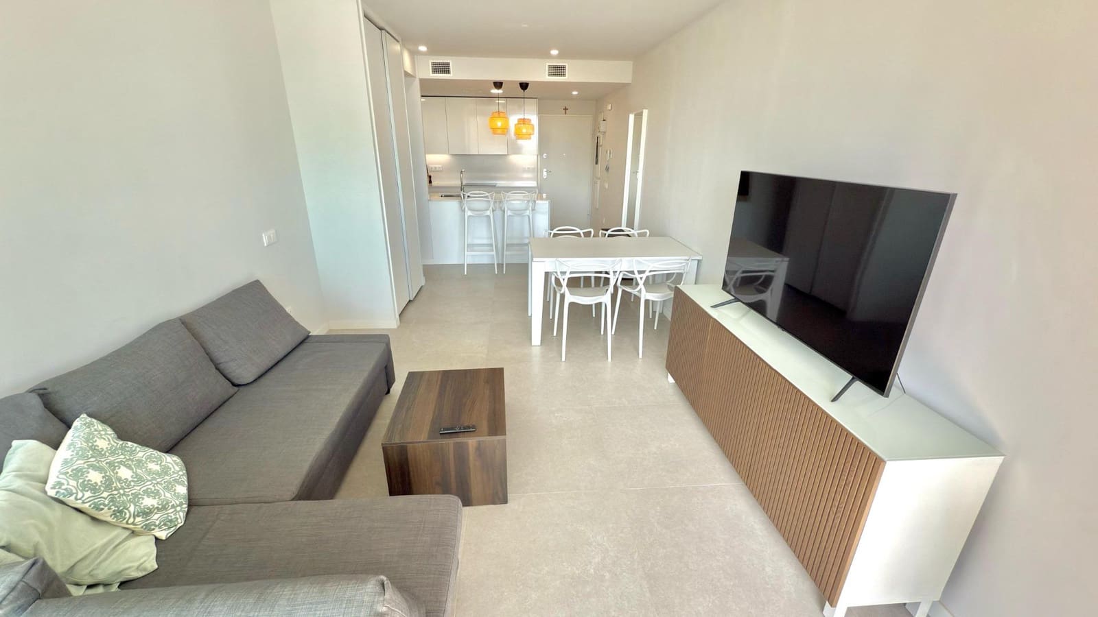 2 soveværelse Lejlighed til leje i Benidorm med swimmingpool - € 2.200 (Ref: 8886154)