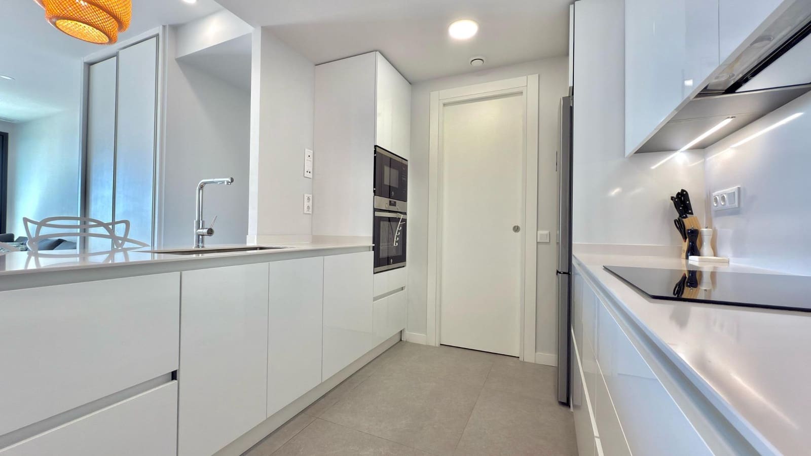 2 soveværelse Lejlighed til leje i Benidorm med swimmingpool - € 2.200 (Ref: 8886154)