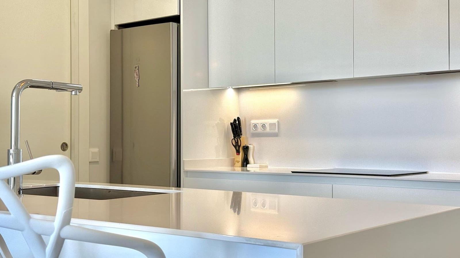 2 soveværelse Lejlighed til leje i Benidorm med swimmingpool - € 2.200 (Ref: 8886154)