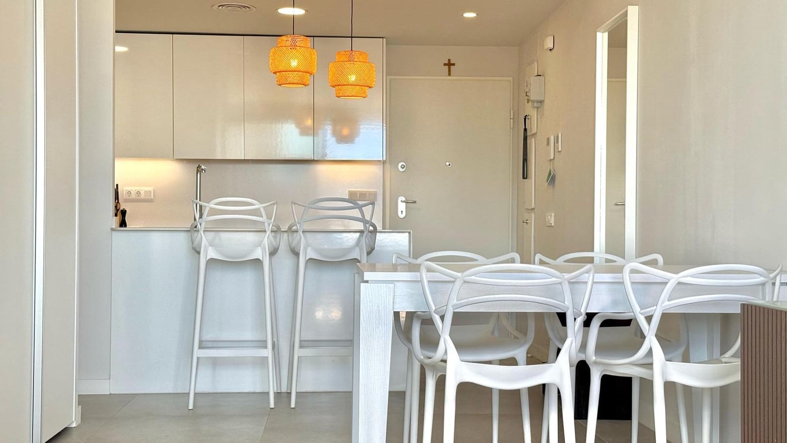 2 soveværelse Lejlighed til leje i Benidorm med swimmingpool - € 2.200 (Ref: 8886154)