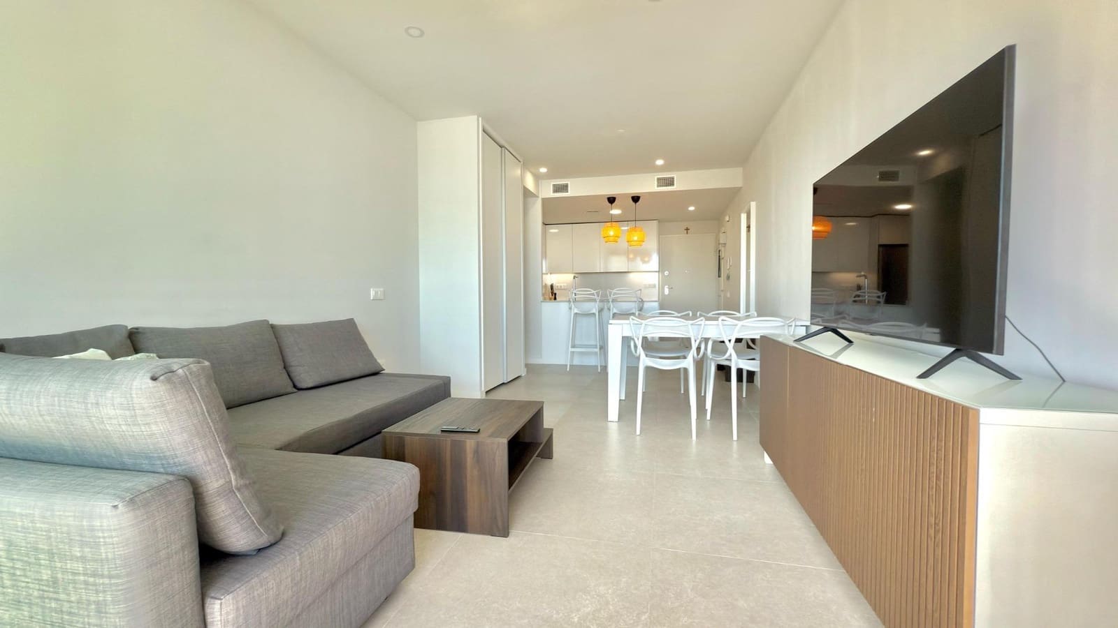 2 soveværelse Lejlighed til leje i Benidorm med swimmingpool - € 2.200 (Ref: 8886154)