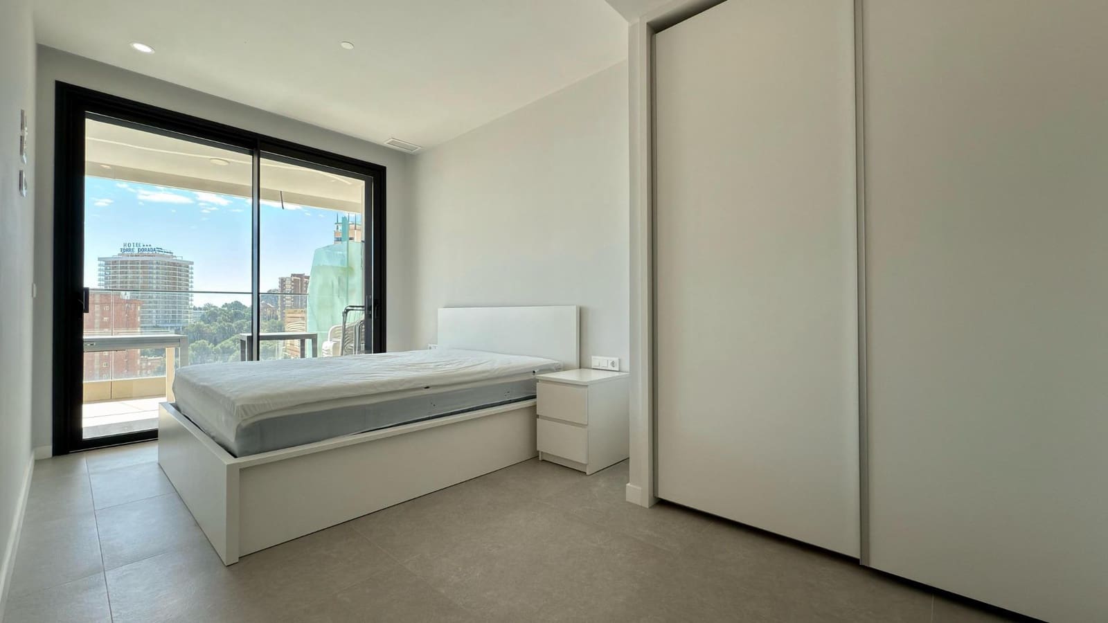 2 soveværelse Lejlighed til leje i Benidorm med swimmingpool - € 2.200 (Ref: 8886154)