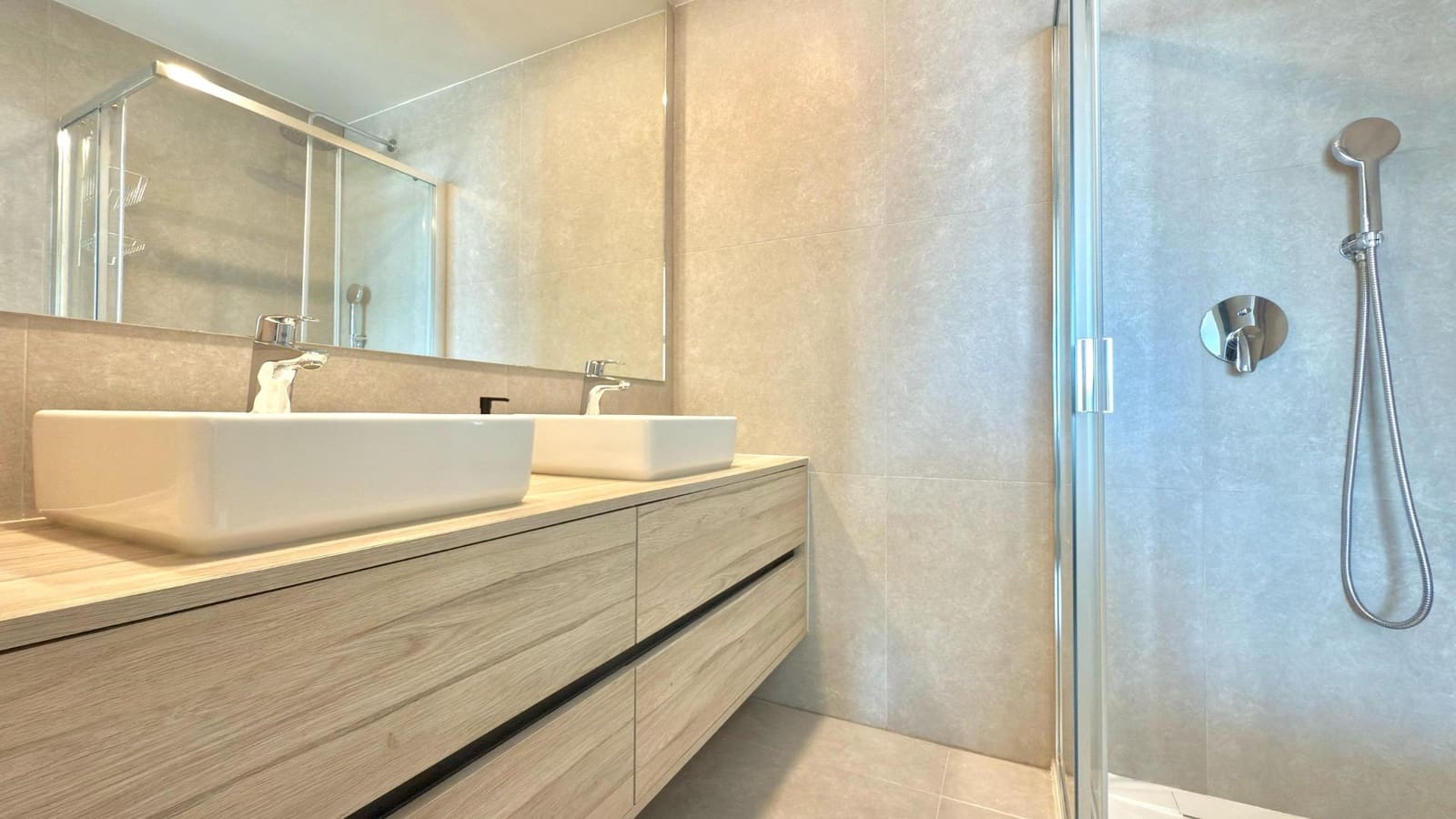 2 soveværelse Lejlighed til leje i Benidorm med swimmingpool - € 2.200 (Ref: 8886154)