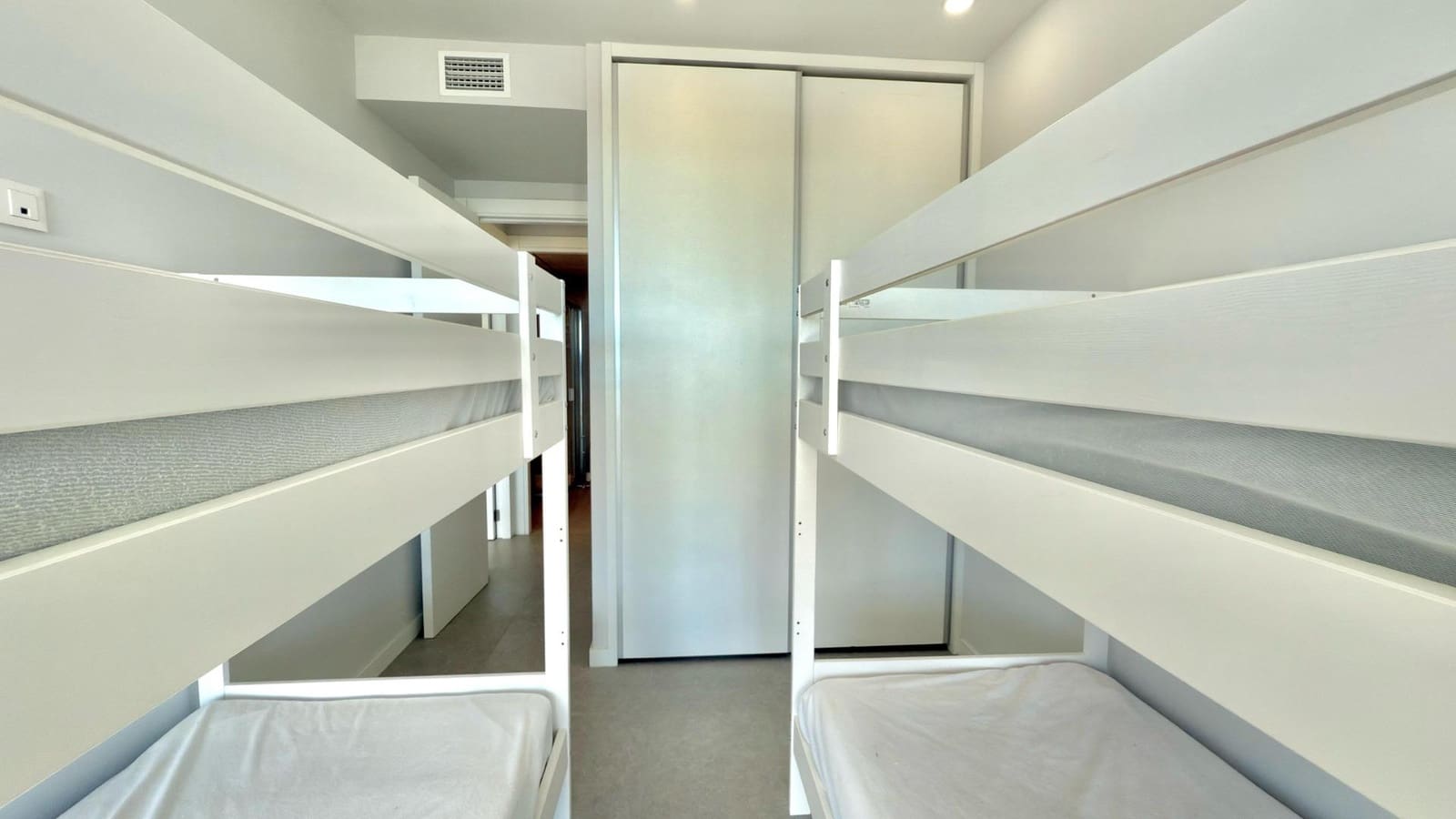 2 soveværelse Lejlighed til leje i Benidorm med swimmingpool - € 2.200 (Ref: 8886154)