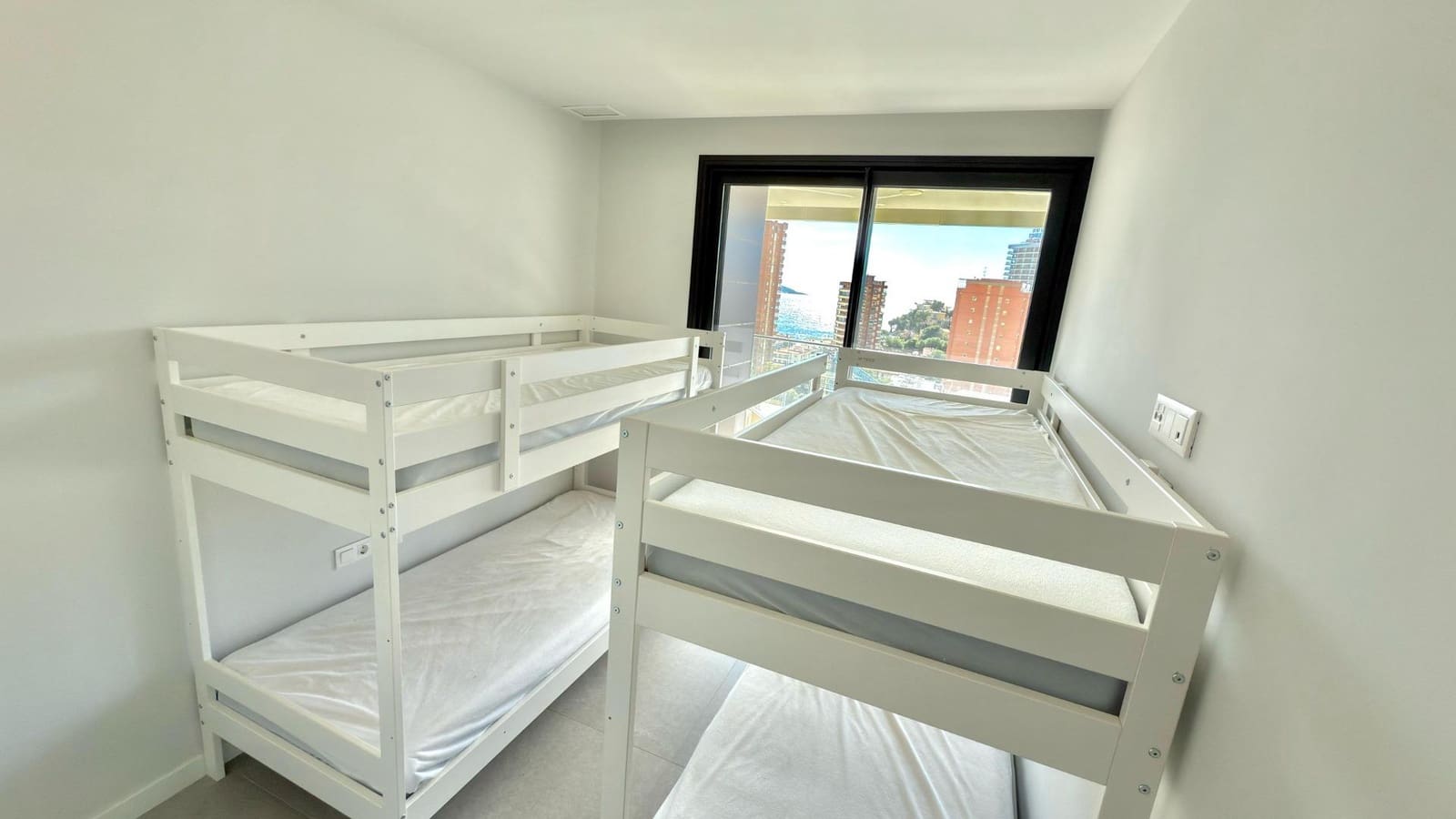 2 soveværelse Lejlighed til leje i Benidorm med swimmingpool - € 2.200 (Ref: 8886154)