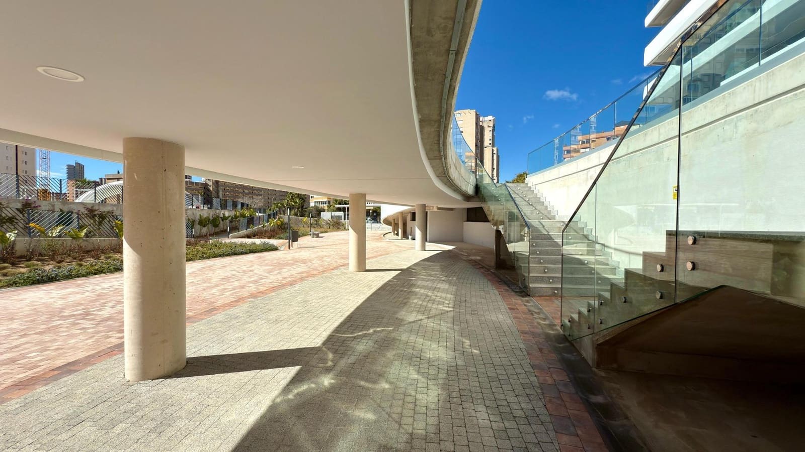 2 soveværelse Lejlighed til leje i Benidorm med swimmingpool - € 2.200 (Ref: 8886154)