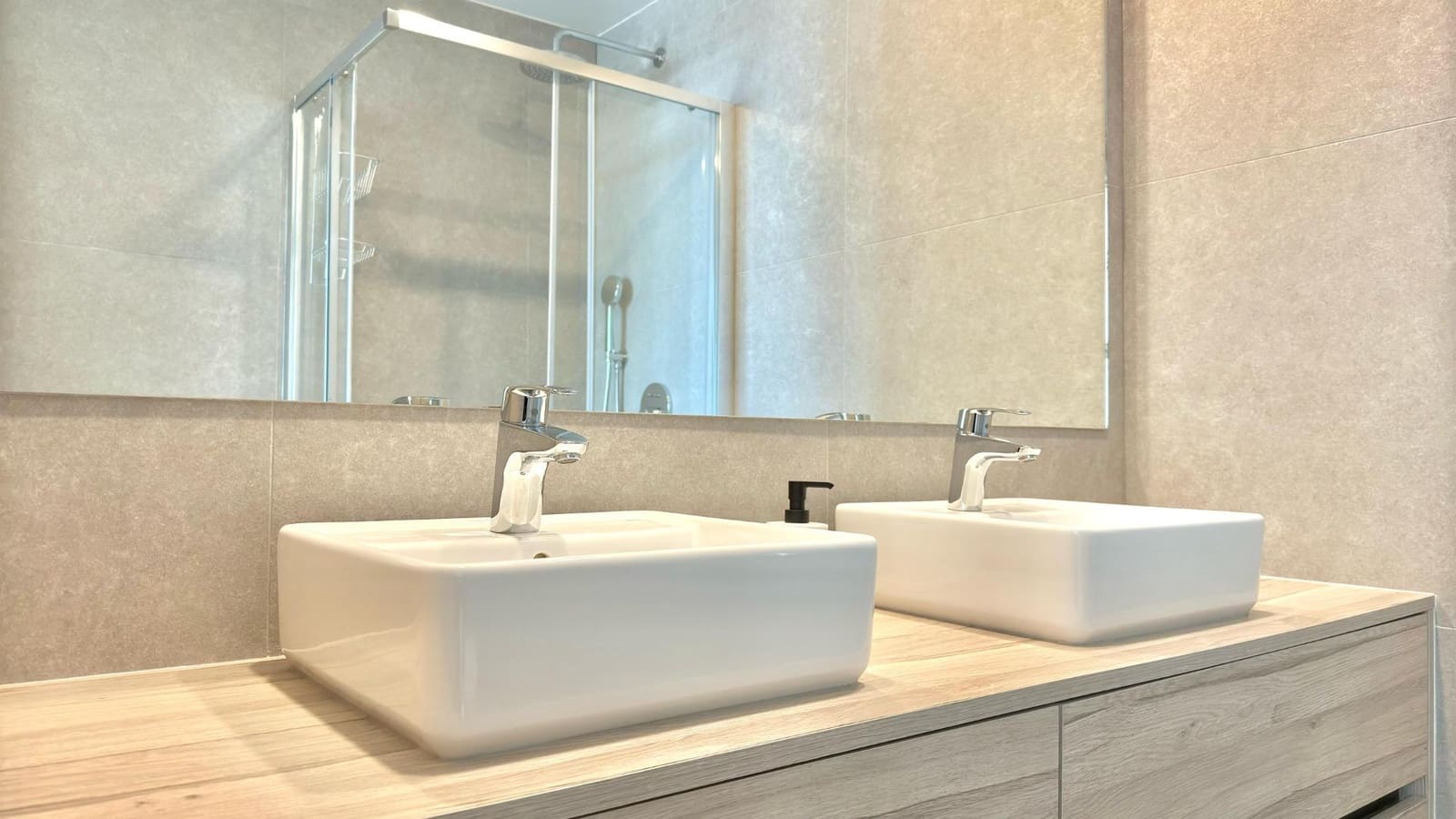 2 soveværelse Lejlighed til leje i Benidorm med swimmingpool - € 2.200 (Ref: 8886154)