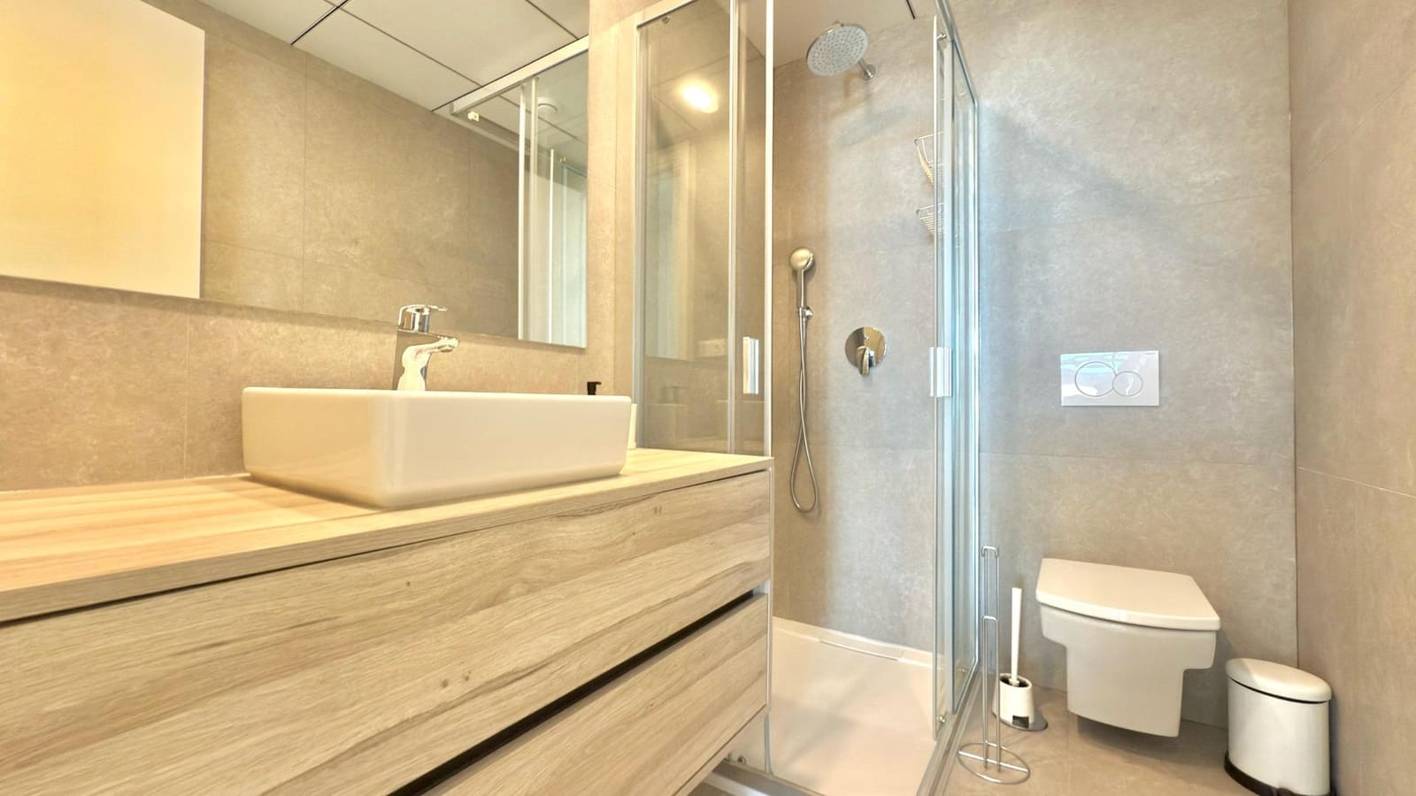 2 soveværelse Lejlighed til leje i Benidorm med swimmingpool - € 2.200 (Ref: 8886154)