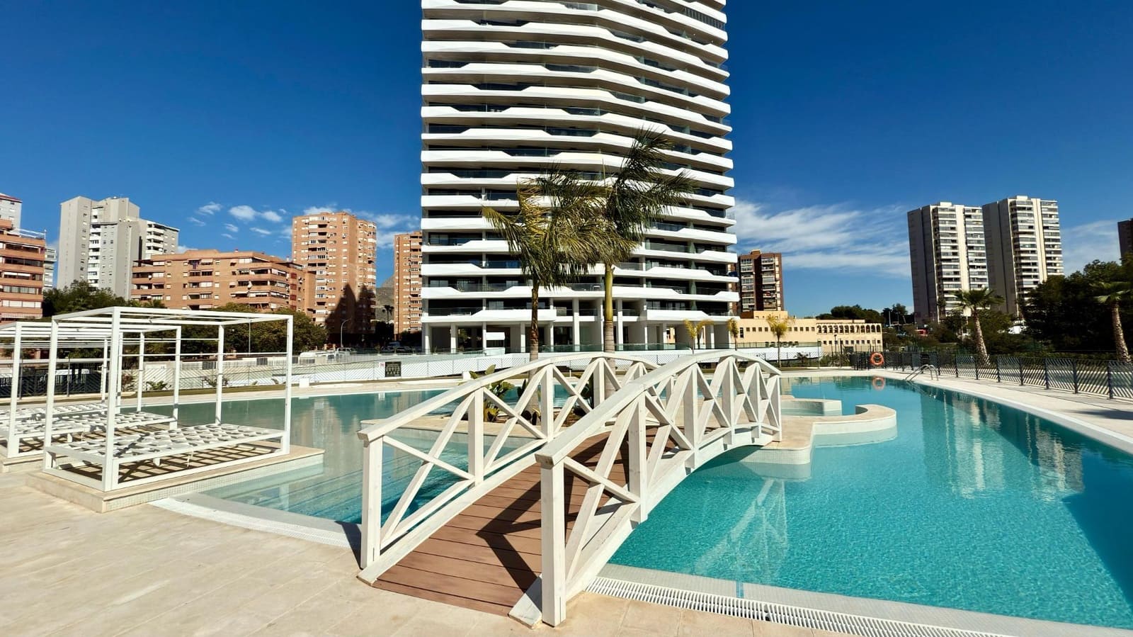 2 soveværelse Lejlighed til leje i Benidorm med swimmingpool - € 2.200 (Ref: 8886154)