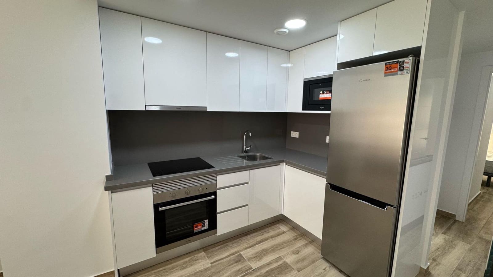 1 soverom Leilighet til salgs i Alicante by med svømmebasseng - € 245 000 (Ref: 8892960)