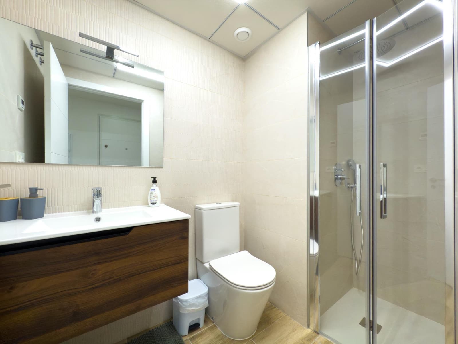 Appartement de 1 chambre à louer à Alicante ville avec piscine - 1 500 € (Ref: 8897025)