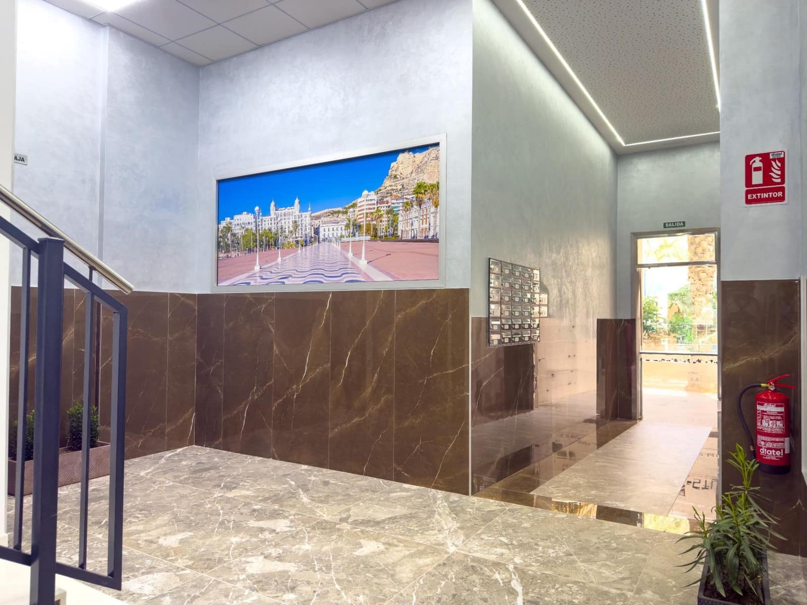 Appartement de 1 chambre à louer à Alicante ville avec piscine - 1 500 € (Ref: 8897025)