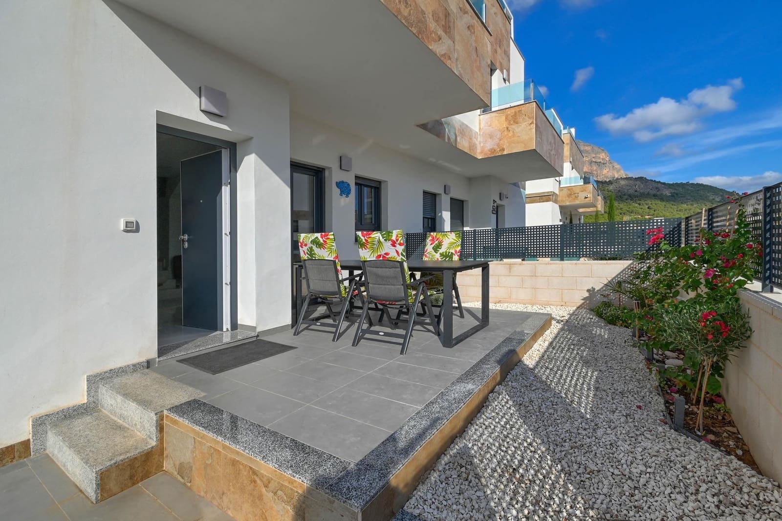 3 soveværelse Rækkehus til salg i Polop med swimmingpool garage - € 335.000 (Ref: 8902321)