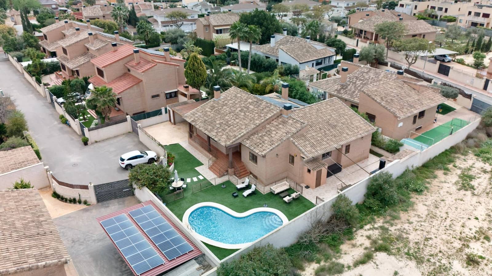 6 bedroom Villa for sale in Muchamiel / Mutxamel with pool garage - € 740,000 (Ref: 8915337)