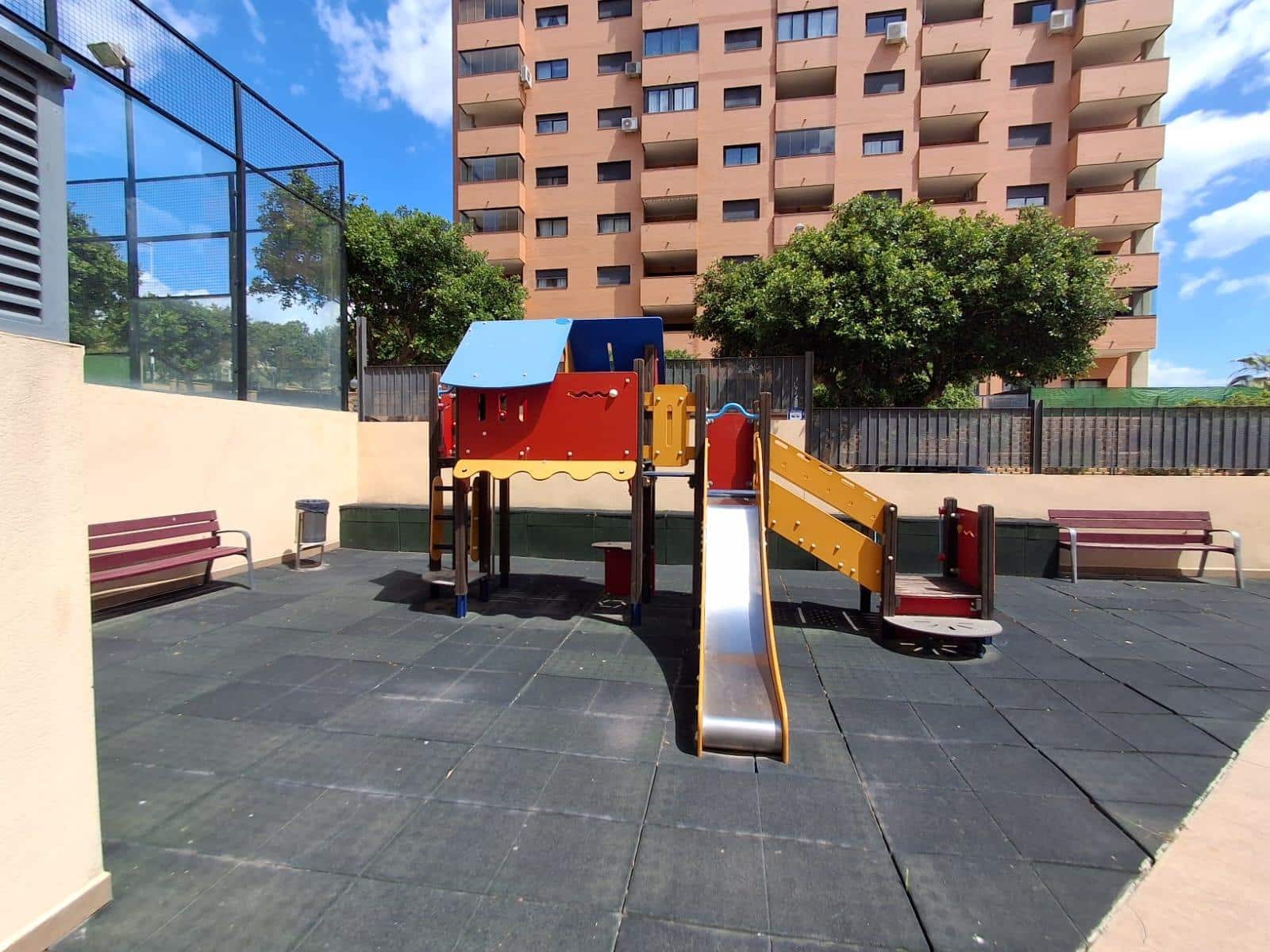 Apartamento de 2 habitaciones en La Villajoyosa / Vila Joiosa en alquiler con piscina - 1.300 € (Ref: 8986108)