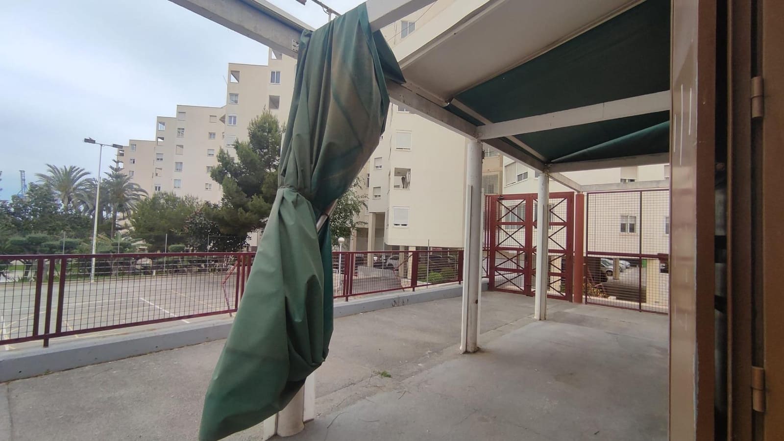 Commercial for sale in Alicante / Alacant city - € 125,000 (Ref: 8998780)