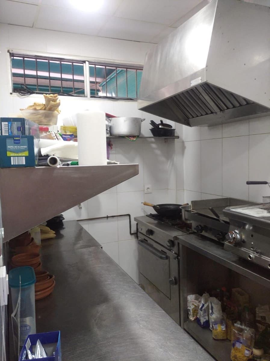 Commercial for sale in Alicante / Alacant city - € 125,000 (Ref: 8998780)