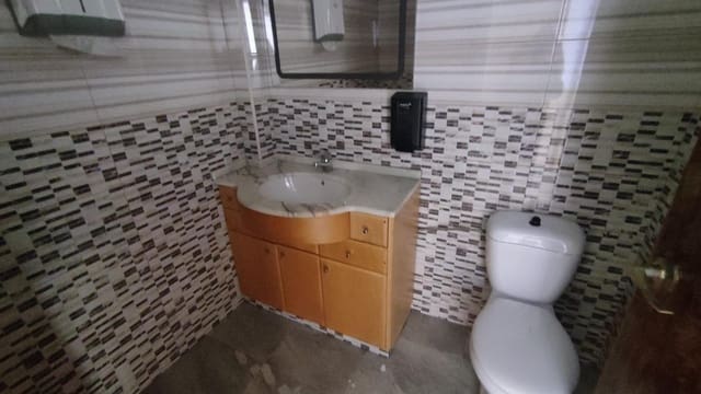 Commercial for sale in San Gabriel, Alicante / Alacant city - € 125,000 (Ref: 8998780)