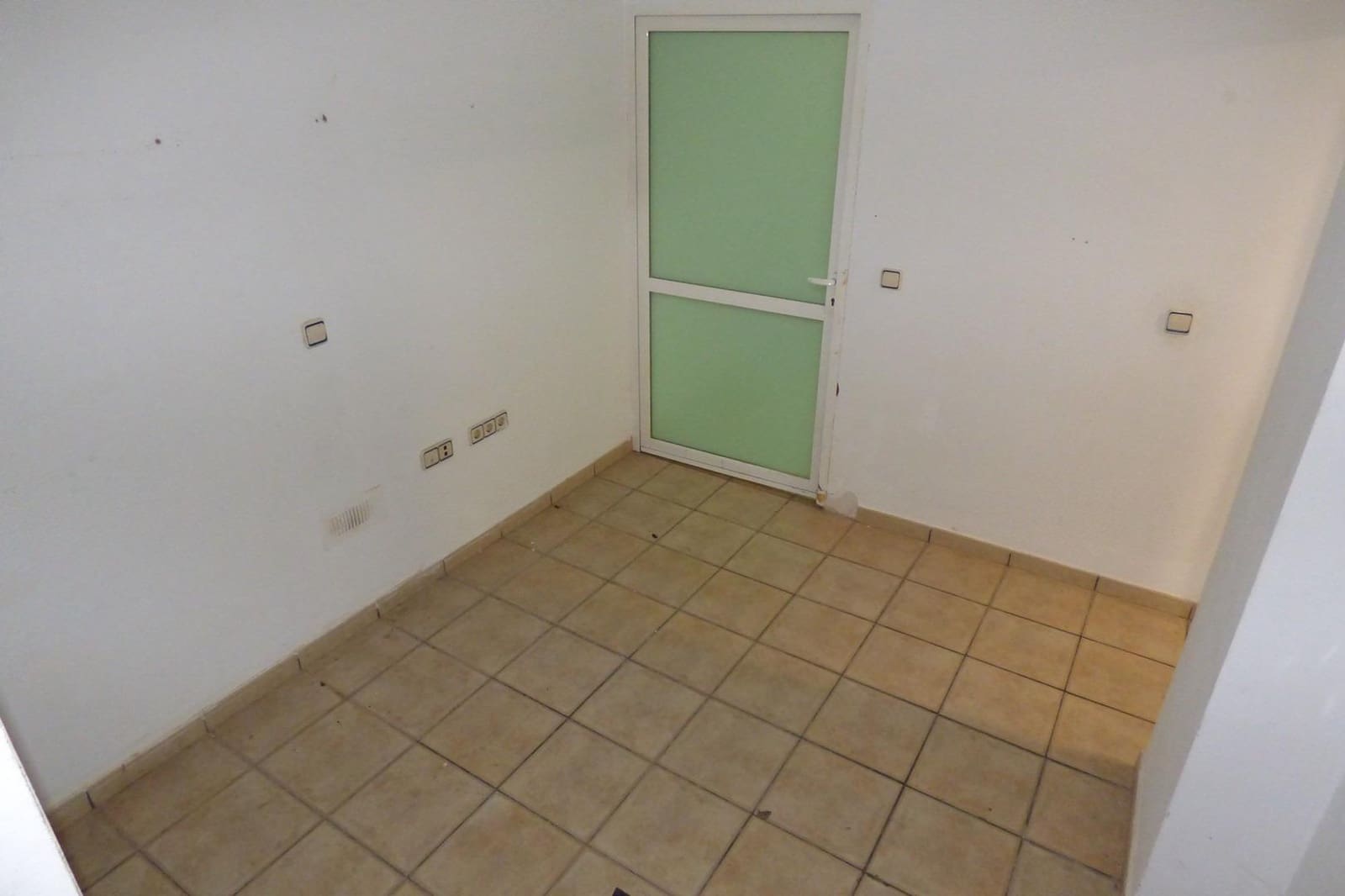 Local Commercial à louer à Alicante ville avec garage - 925 € (Ref: 9005053)