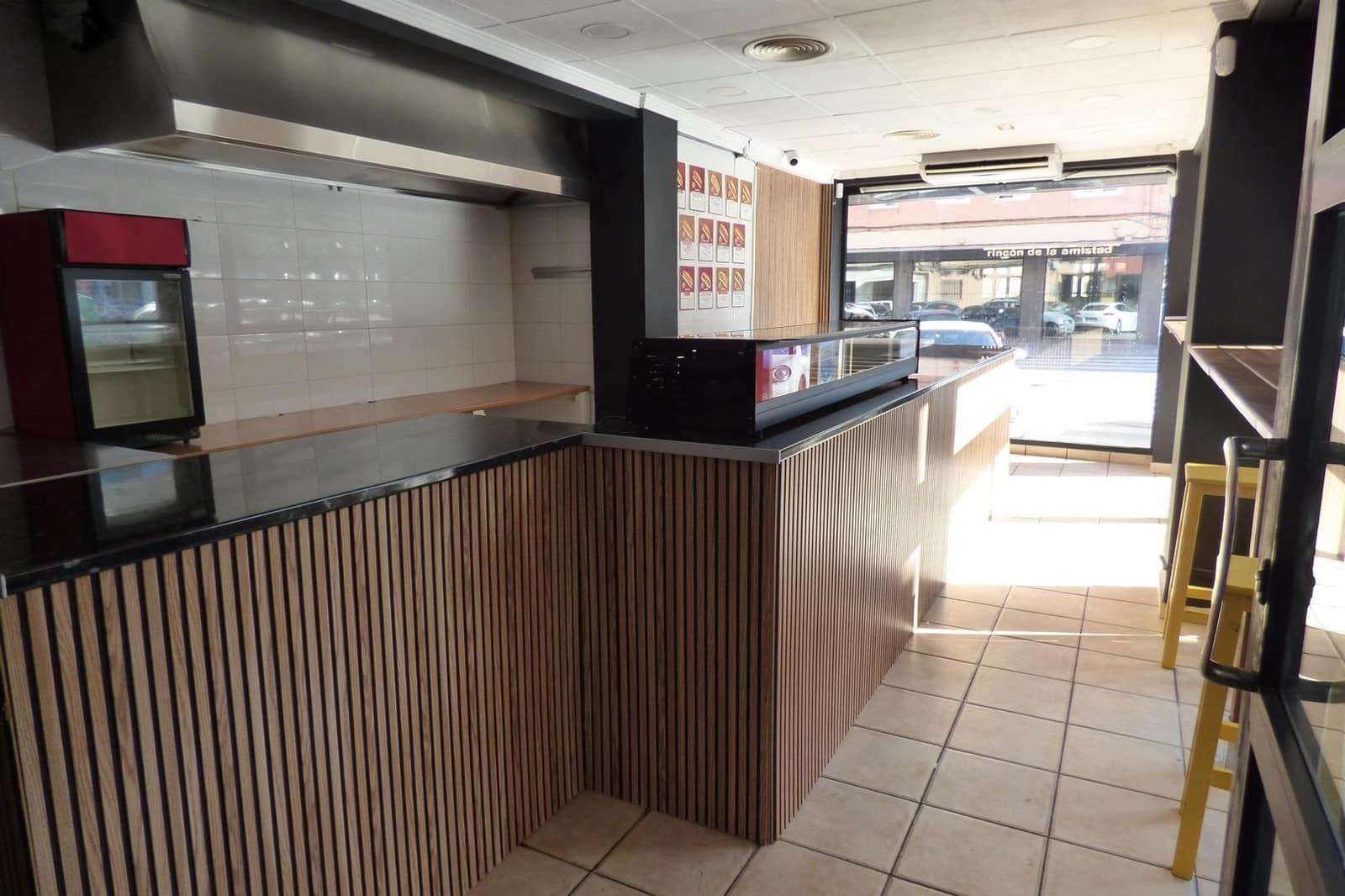 Local Commercial à louer à Alicante ville avec garage - 925 € (Ref: 9005053)