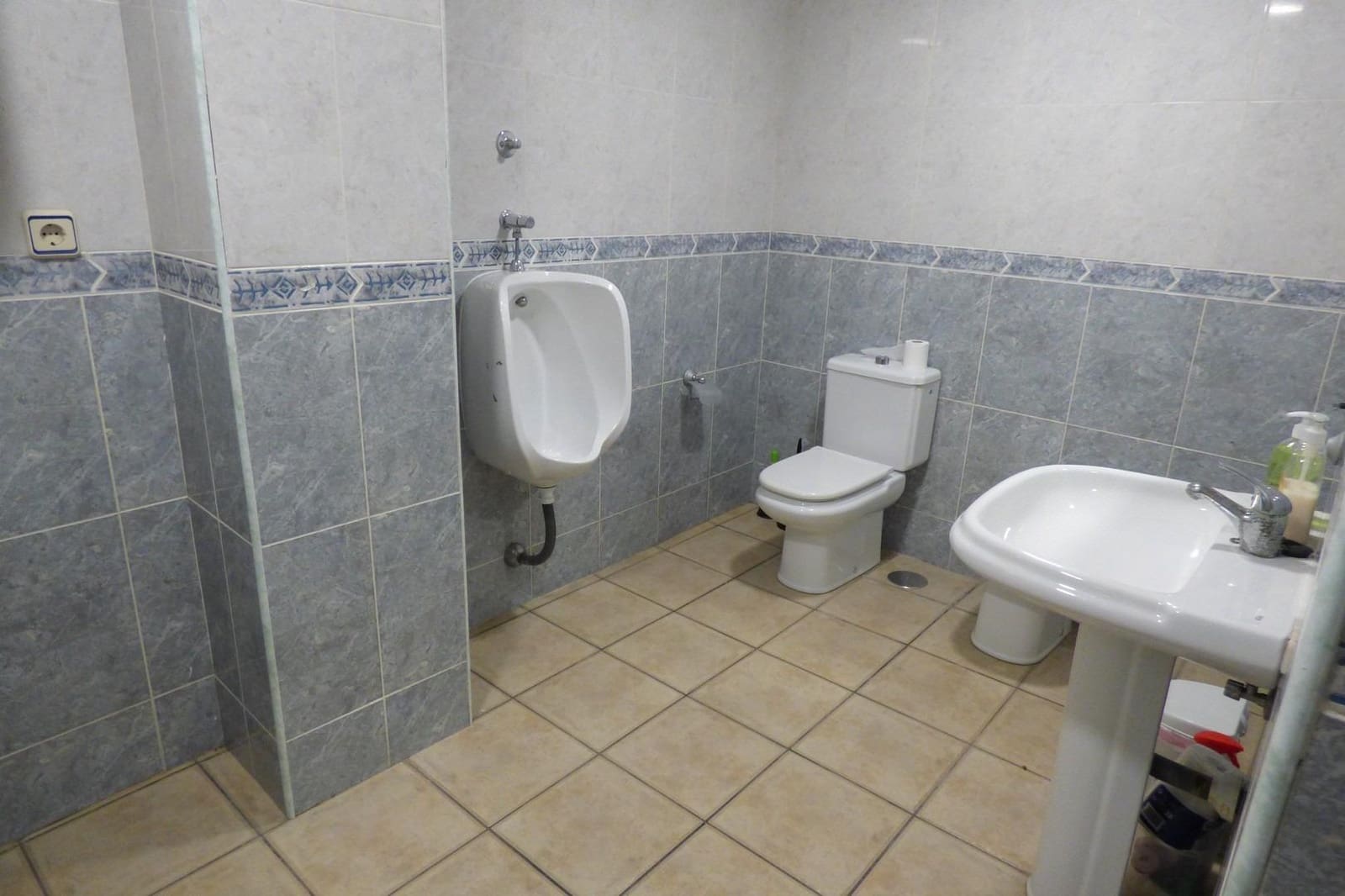 Local Commercial à louer à Alicante ville avec garage - 925 € (Ref: 9005053)