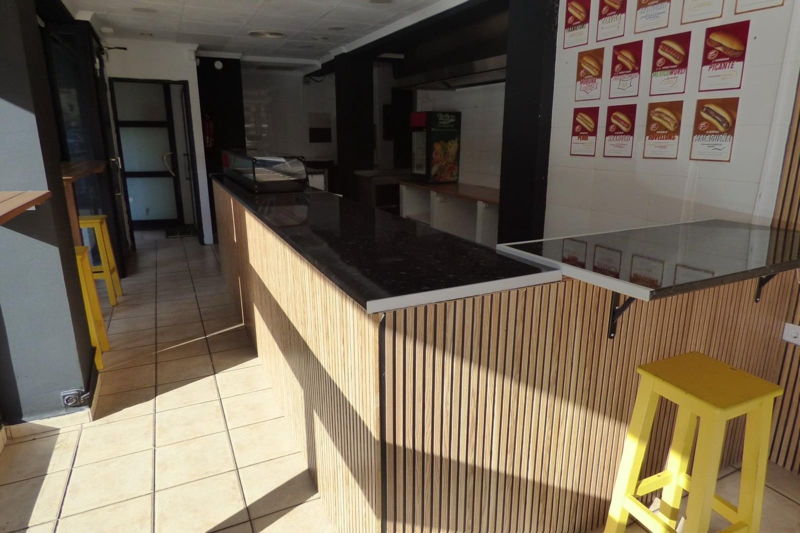 Local Commercial à louer à Alicante ville avec garage - 925 € (Ref: 9005053)