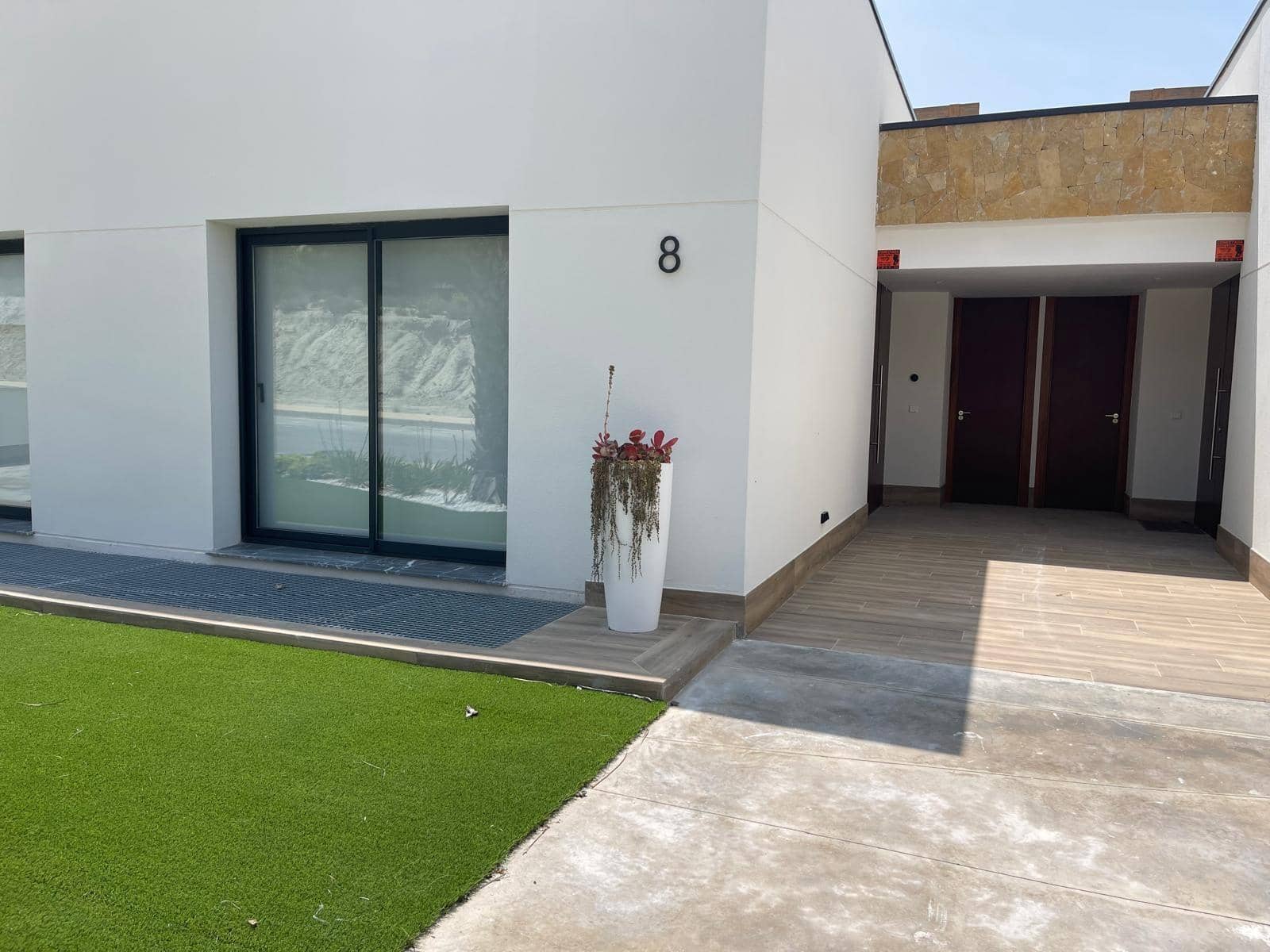 3 bedroom Villa for rent in Monforte del Cid with pool garage - € 3,250 (Ref: 9048927)