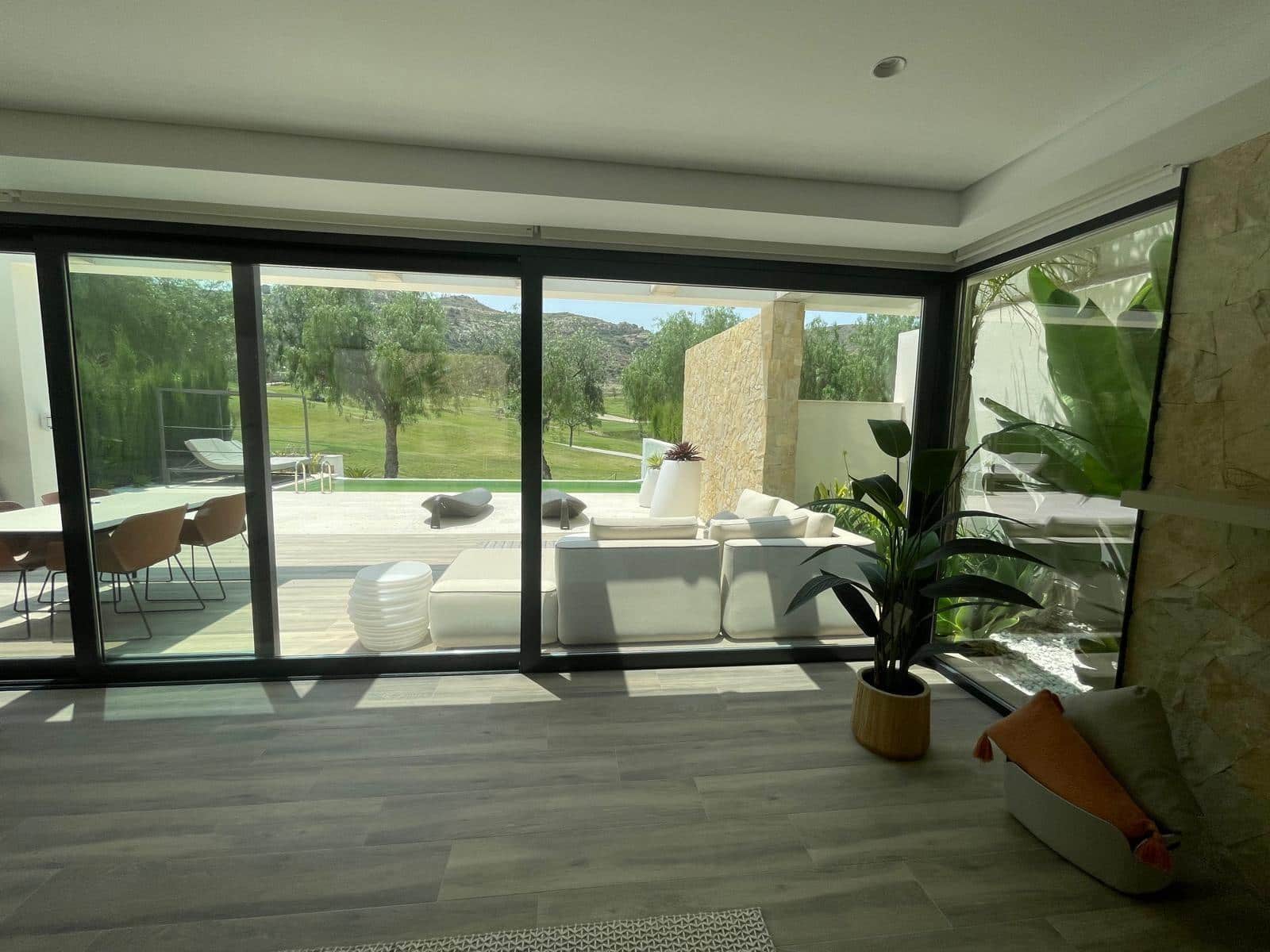 3 bedroom Villa for rent in Monforte del Cid with pool garage - € 3,250 (Ref: 9048927)